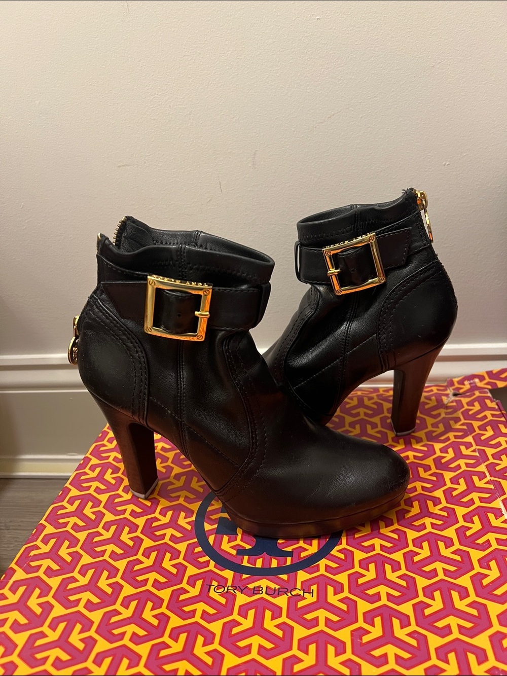 Tory Burch Black Leather Ankle Booties with Gold Buckle (melrose mestico )